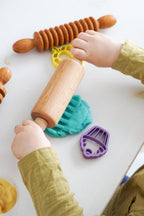 Wooden dough roll with handles