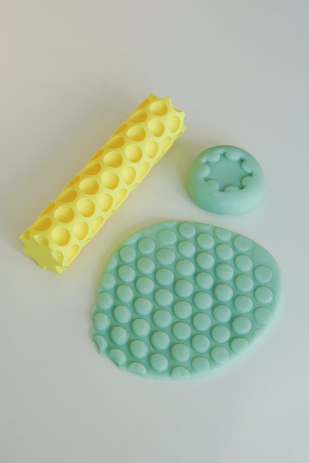 DOTTED pattern roll